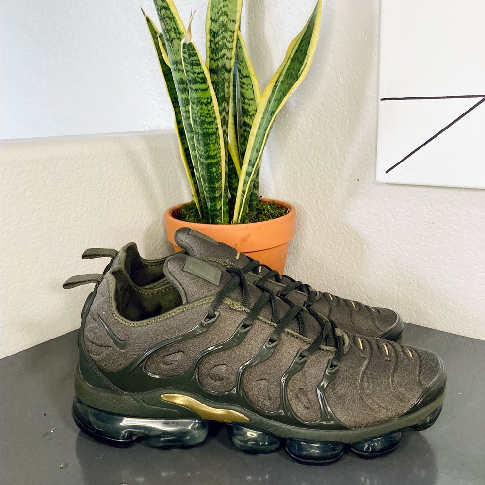 Nike Air Vapormax Plus “Cargo Khaki”.